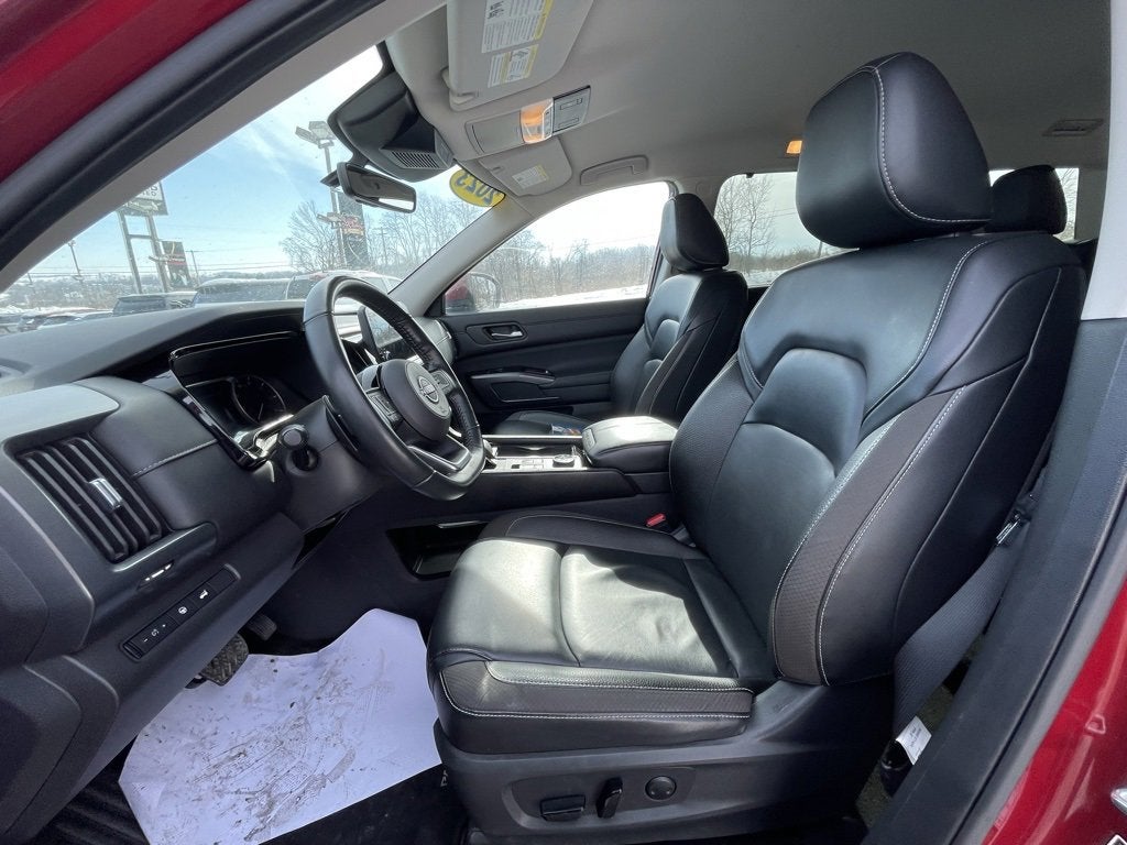 2023 Nissan Pathfinder SL 4WD