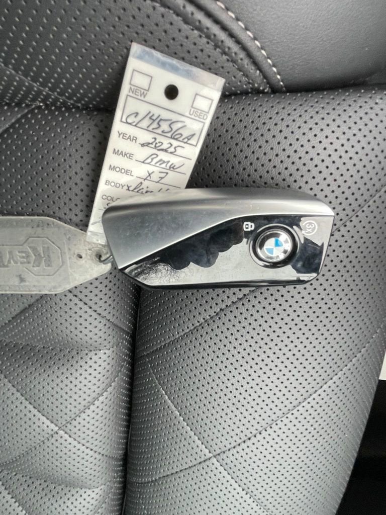 2025 BMW X7 xDrive40i