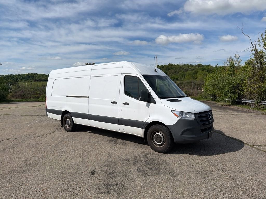 2022 Mercedes-Benz Sprinter's photo