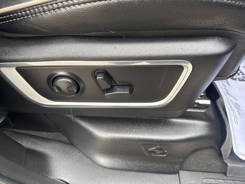 2023 RAM 1500 Laramie Crew Cab 4x4 5'7" Box