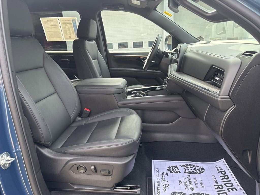 2025 Chevrolet Suburban LT