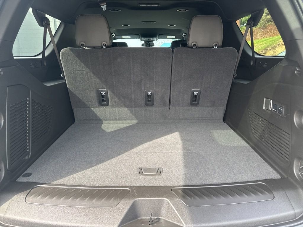 2025 Chevrolet Suburban LT