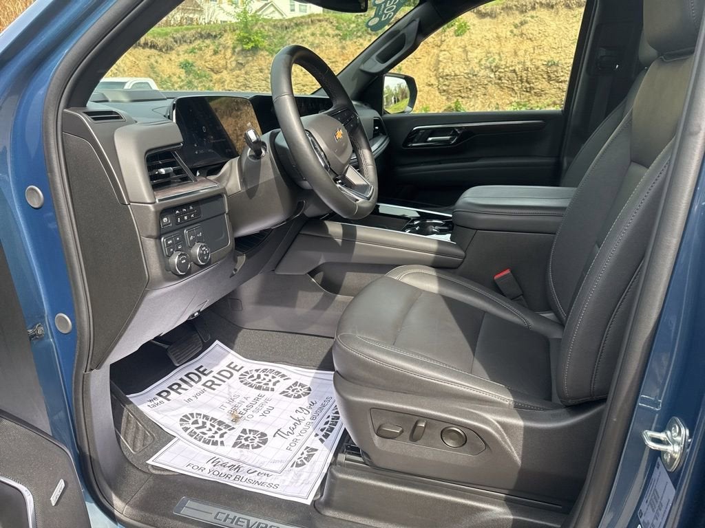 2025 Chevrolet Suburban LT