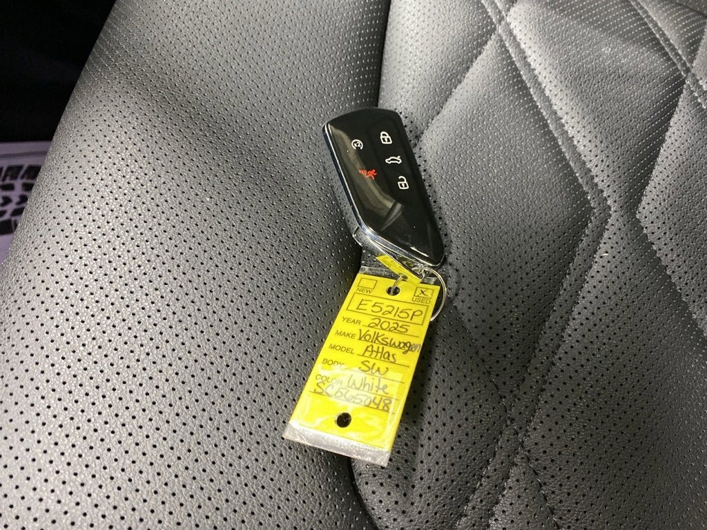 2025 Volkswagen Atlas 2.0T SE w/Technology