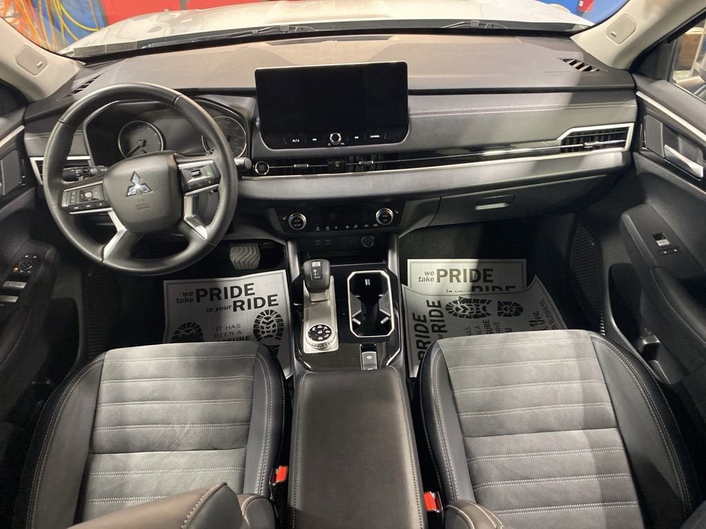 2025 Mitsubishi Outlander SE