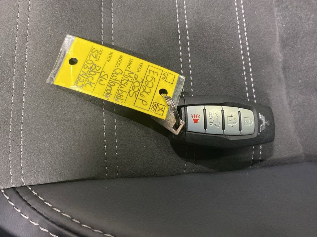 2025 Mitsubishi Outlander SE