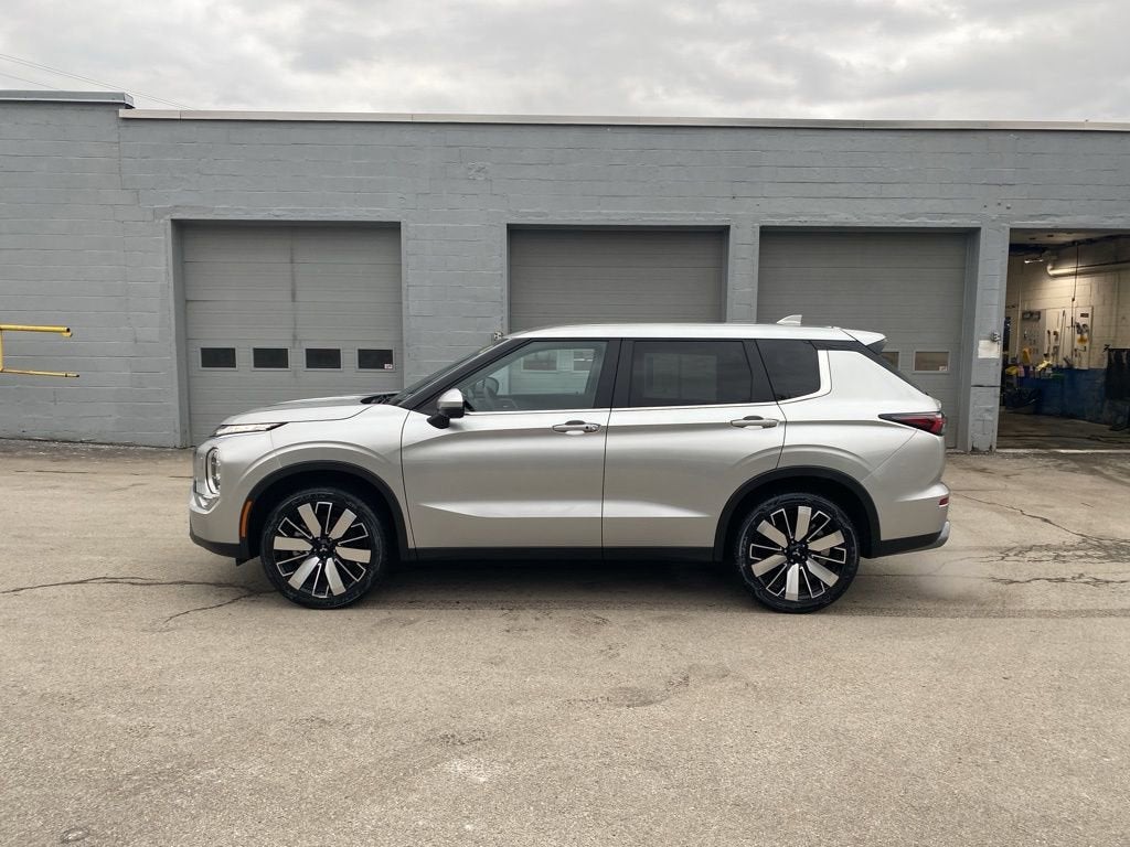 2025 Mitsubishi Outlander SE