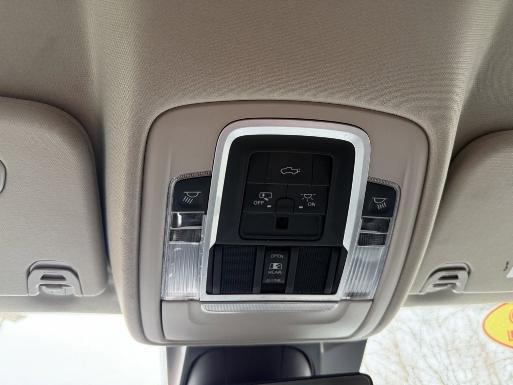 2022 RAM 1500 Laramie Crew Cab 4x4 5'7" Box