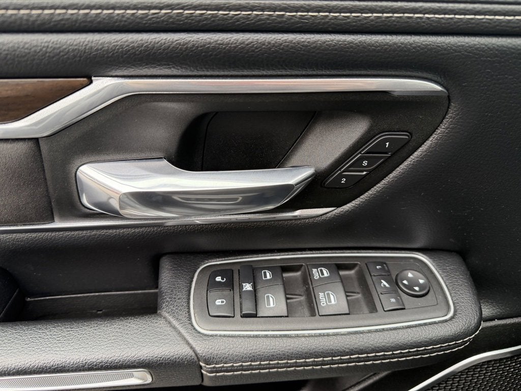 2022 RAM 1500 Laramie Crew Cab 4x4 5'7" Box