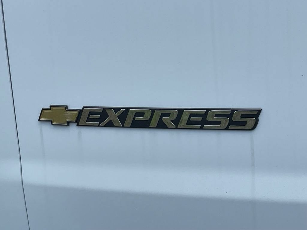 2025 Chevrolet Express Cargo WT
