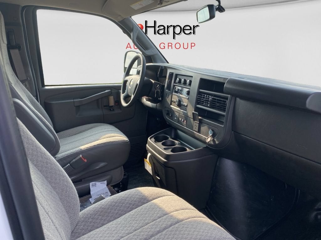 2025 Chevrolet Express Cargo WT