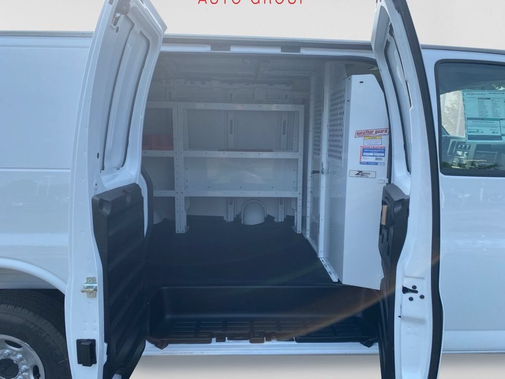 2025 Chevrolet Express Cargo WT
