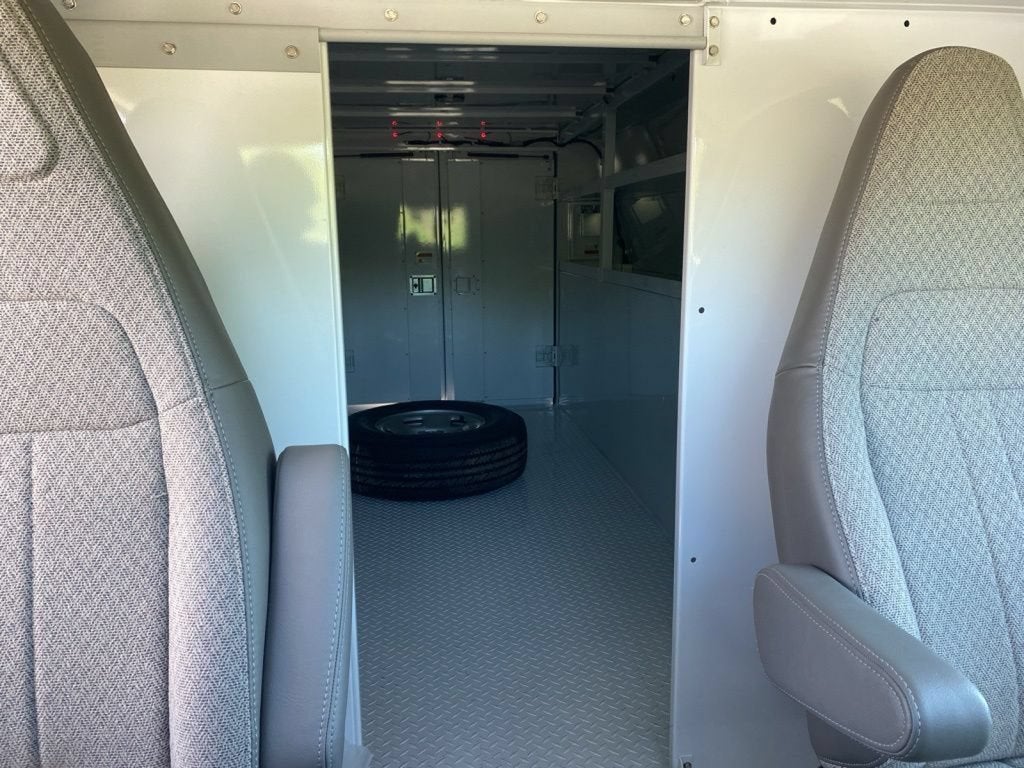 2026 Chevrolet Express Cutaway 3500 1WT