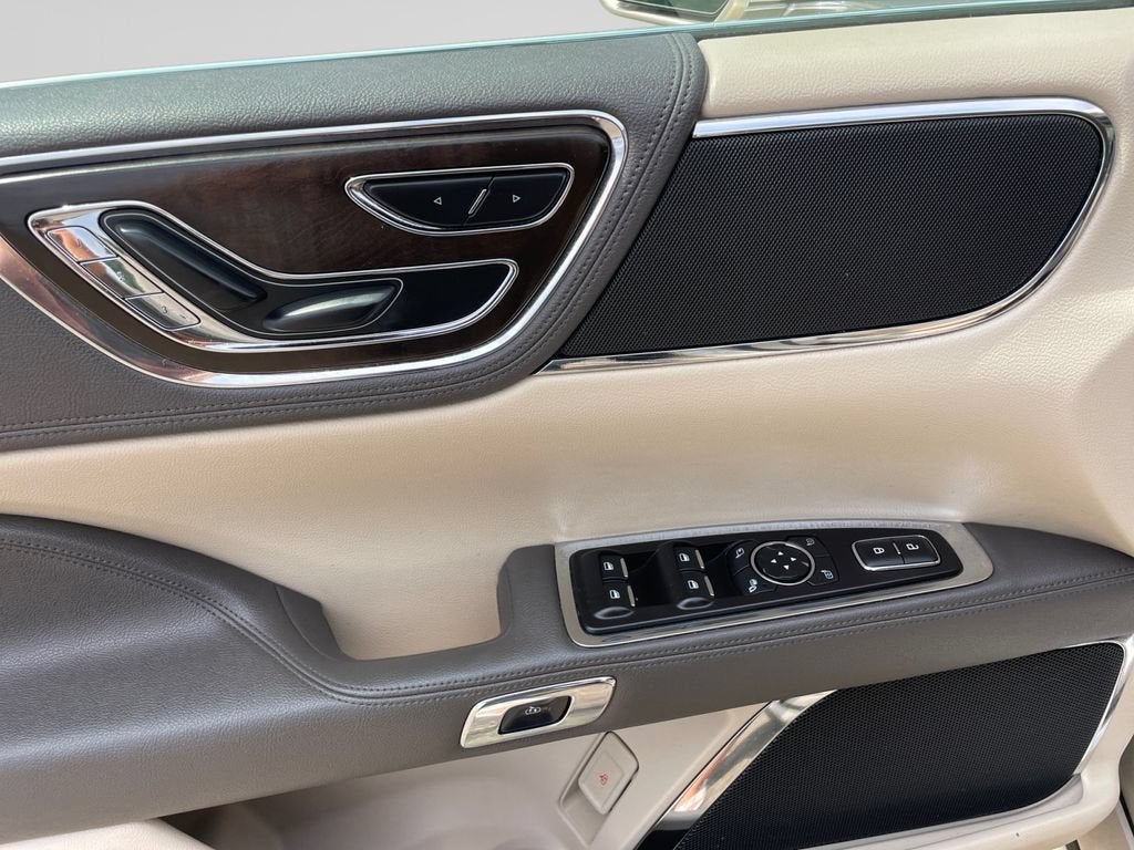 2017 Lincoln Continental Premiere