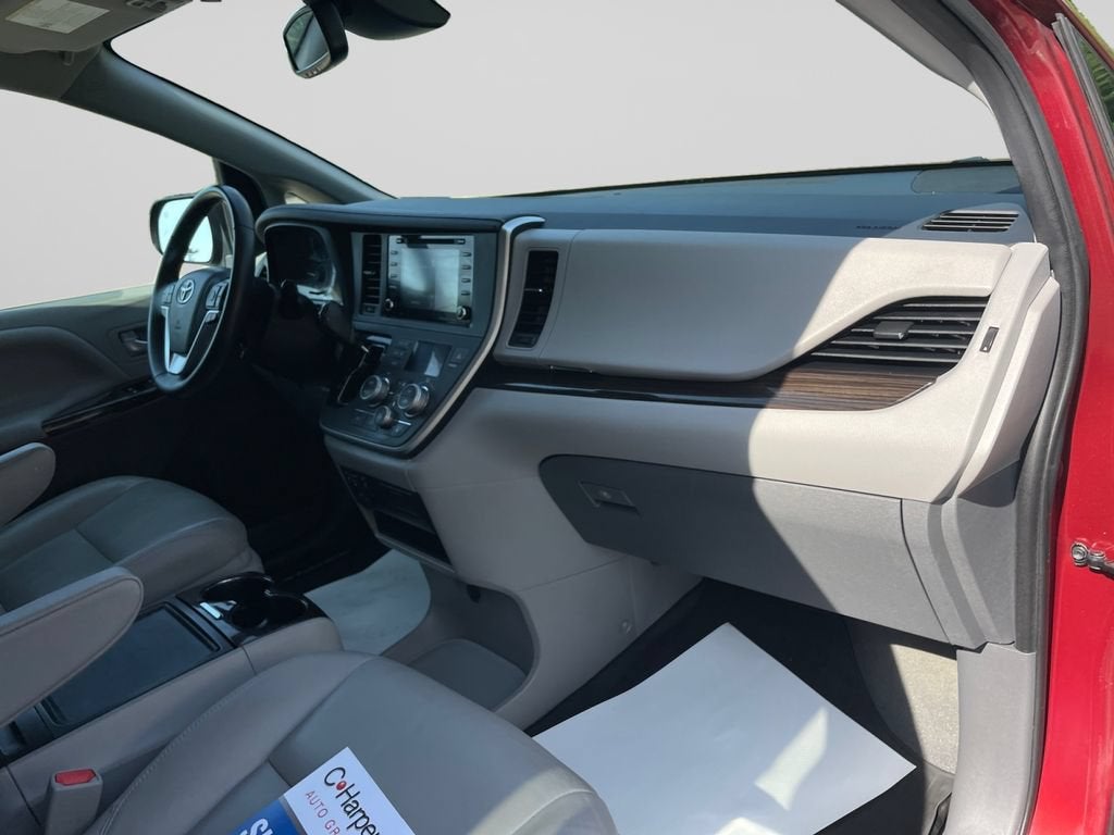 2020 Toyota Sienna XLE